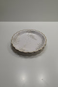 Plato blanco con helechos dorados x 8 unidades