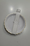 Plato blanco con borde dorado
